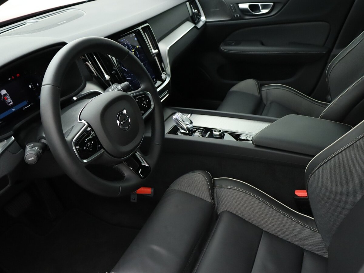35636972 volvo v60 2 0 b4 plus dark sport interieur 360 camera 5 02