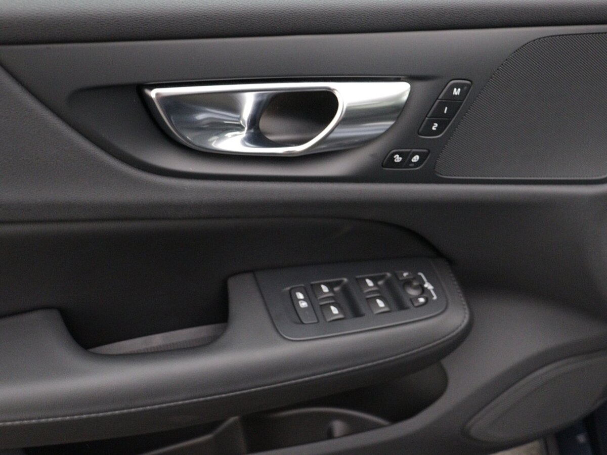 43852732 volvo v60 2 0 b4 plus dark trekhaak panoramadak 92
