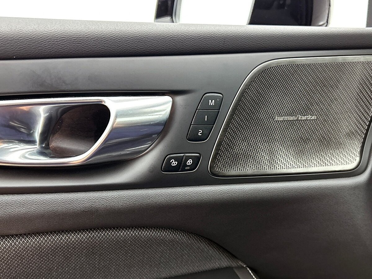 47513318 volvo v60 2 0 t6 awd plus dark trekhaak 360a camera harman kardon 11