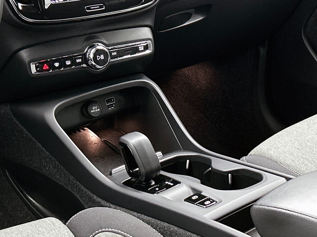 48948034 volvo xc40 1 5 t4 plug in hybrid core bright navigatie sensoren voor 50