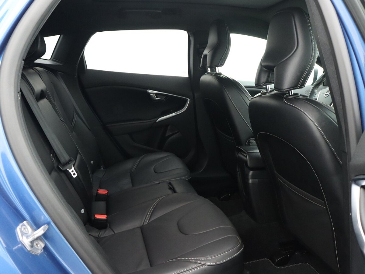 35542103 volvo v40 2 0 t4 business sport panorama dak parkeercamera 69
