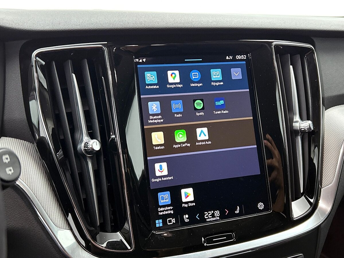 42166349 volvo v60 2 0 t6 essential edition driver assist leder climate 19 ac13d6