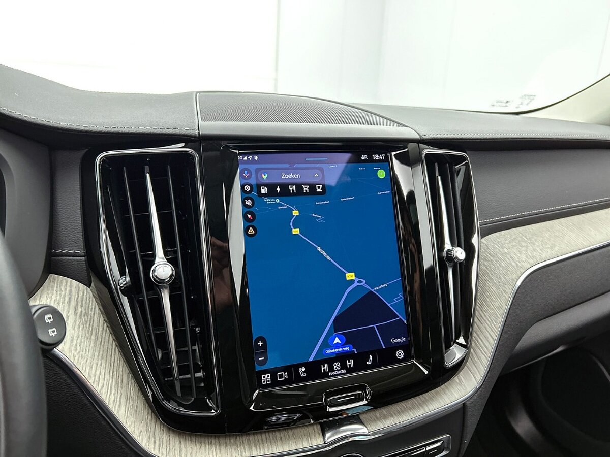 49419930 volvo xc60 t8 bright pano 20 inch long range 360 pilot assist 55