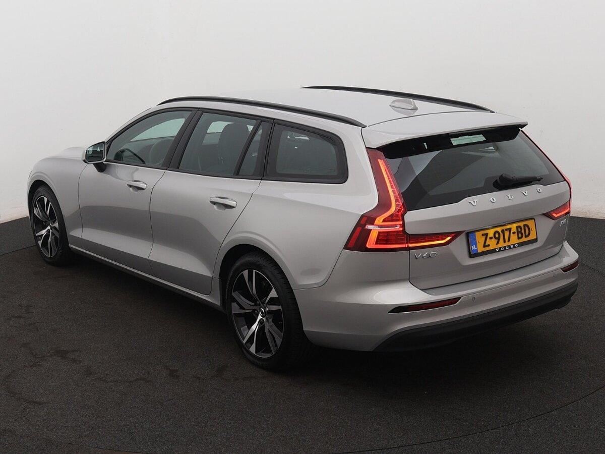 40923694 volvo v60 2 0 b3 essential edition 18 inch wielen trekhaak driver a 4 01