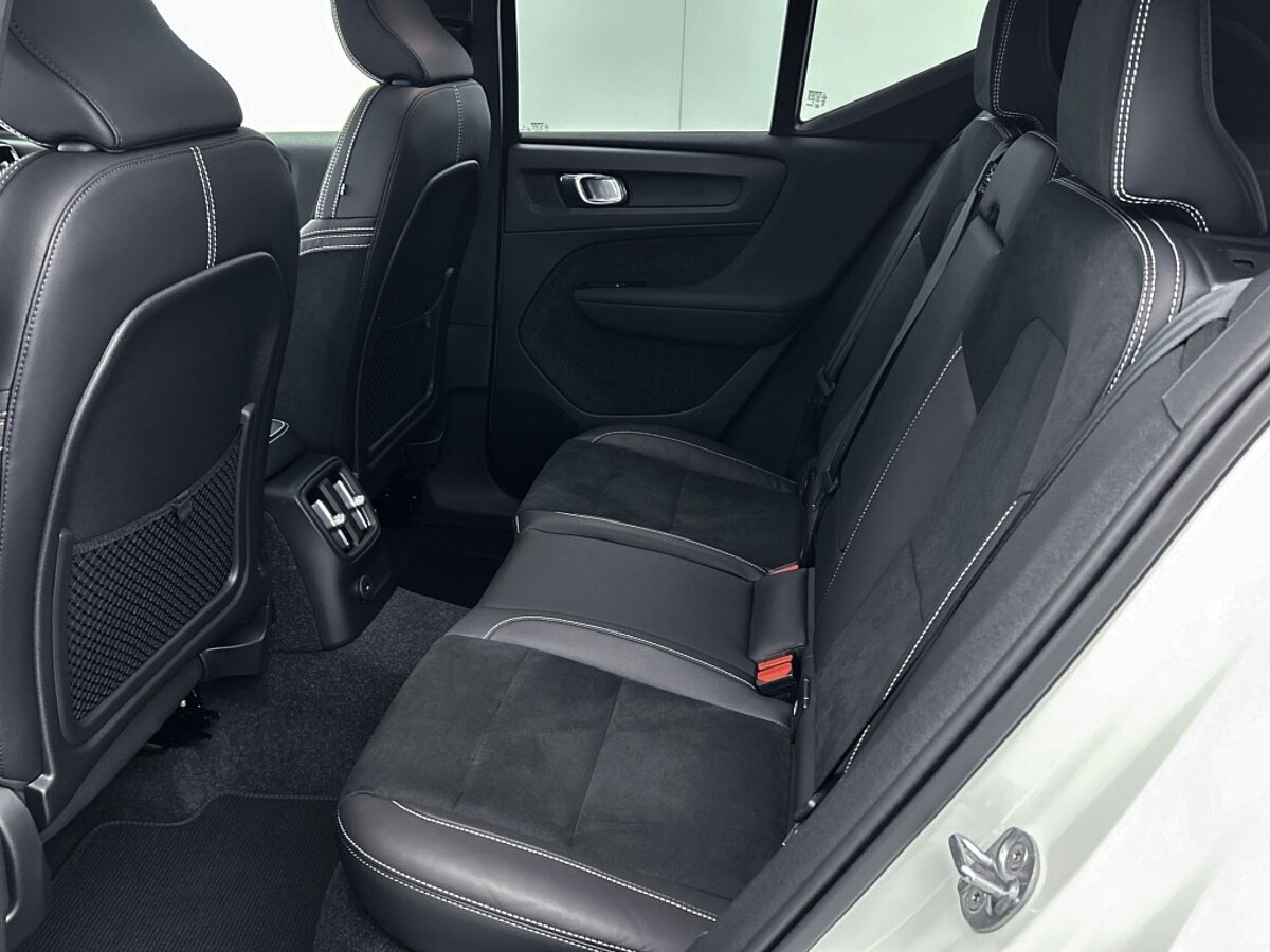 44986349 volvo xc40 1 5 t4 recharge r design 66