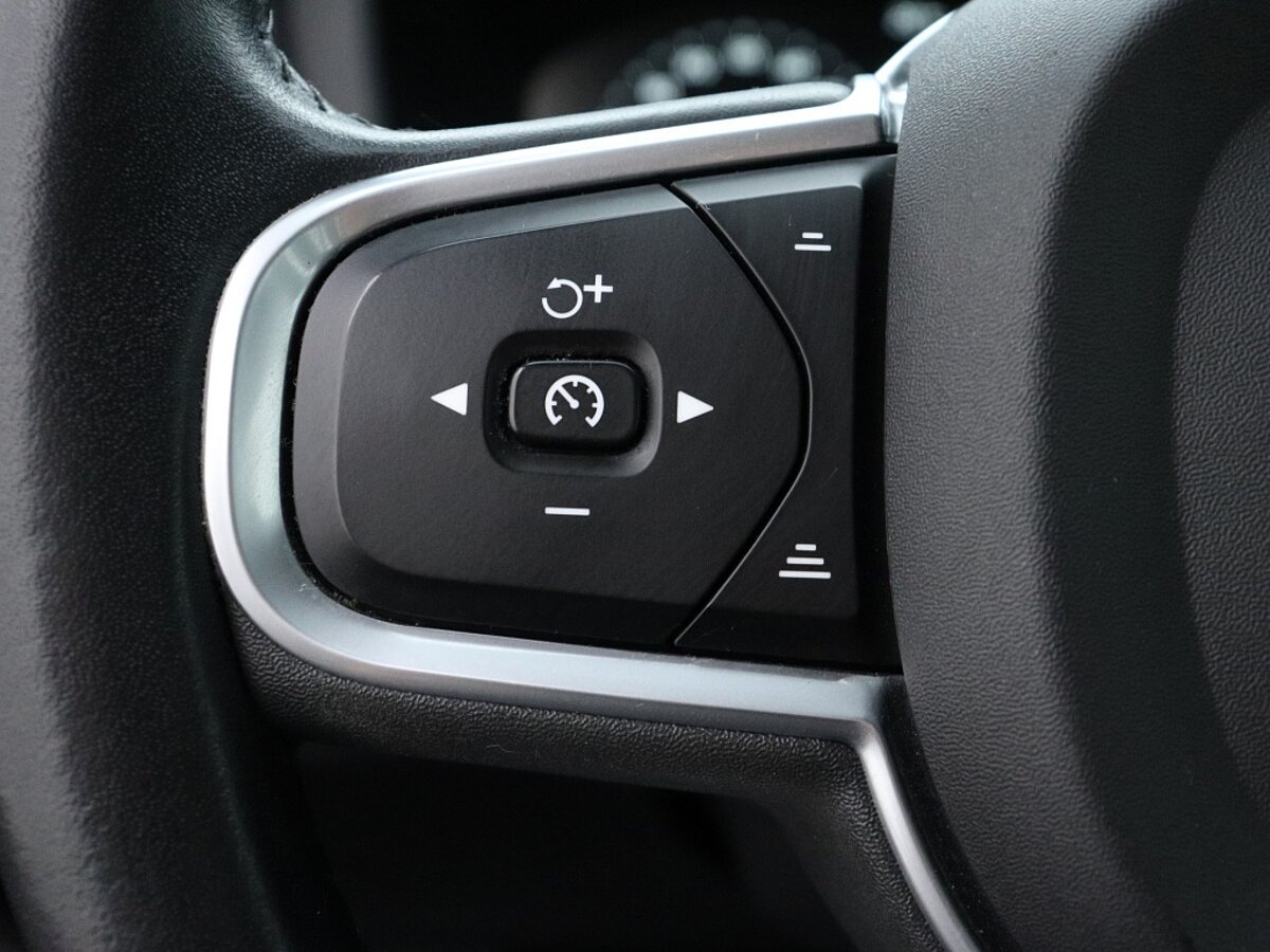 46177638 volvo v60 2 0 t4 momentum pro climate pack 17