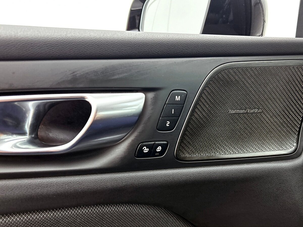 48515870 volvo v60 2 0 t6 awd plus dark trekhaak voorruit verwarming harman k 96