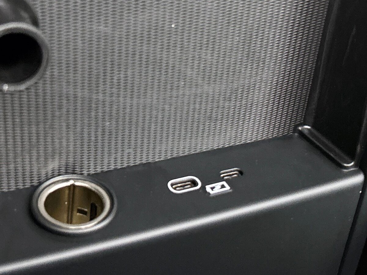 49833852 volvo v60 2 0 t6 awd plus dark trekhaak leder camera 360 harman ka 75