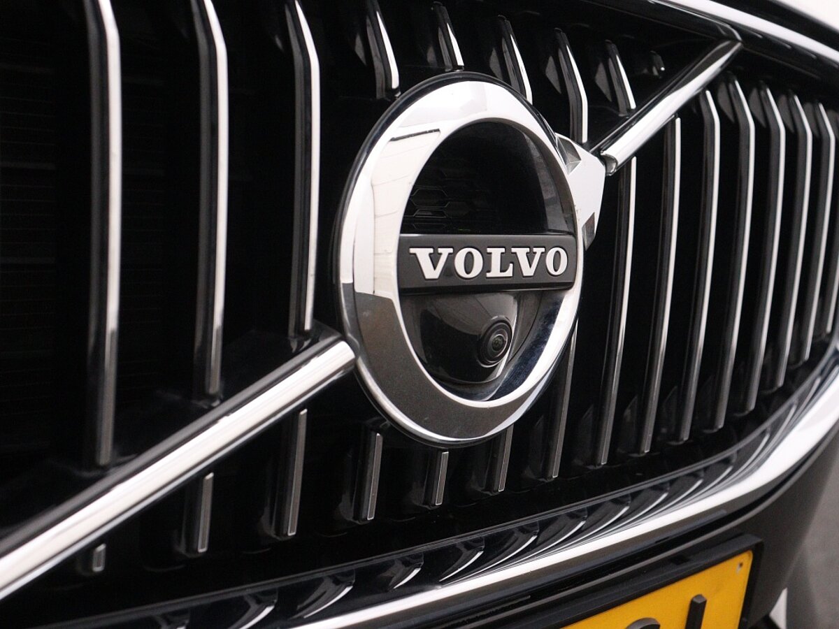 42022358 volvo xc60 2 0 t8 awd inscription navi luchtvering b9a343