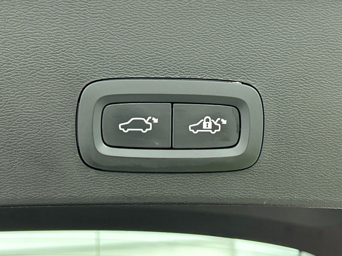 44458767 volvo xc40 1 5 t4 recharge r design expression trekhaak 76
