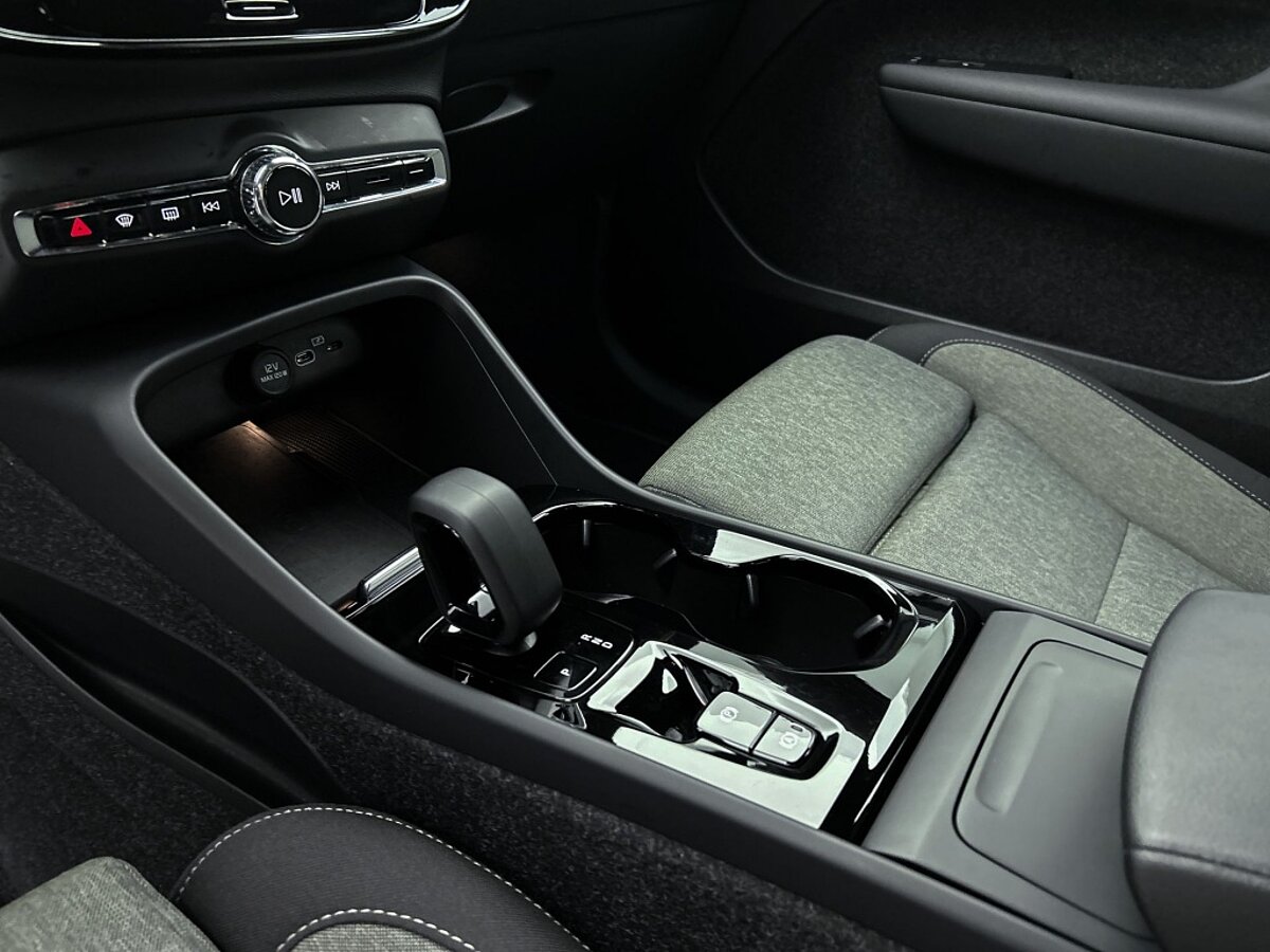 44774524 volvo xc40 2 0 b4 plus dark trekhaak 9 03