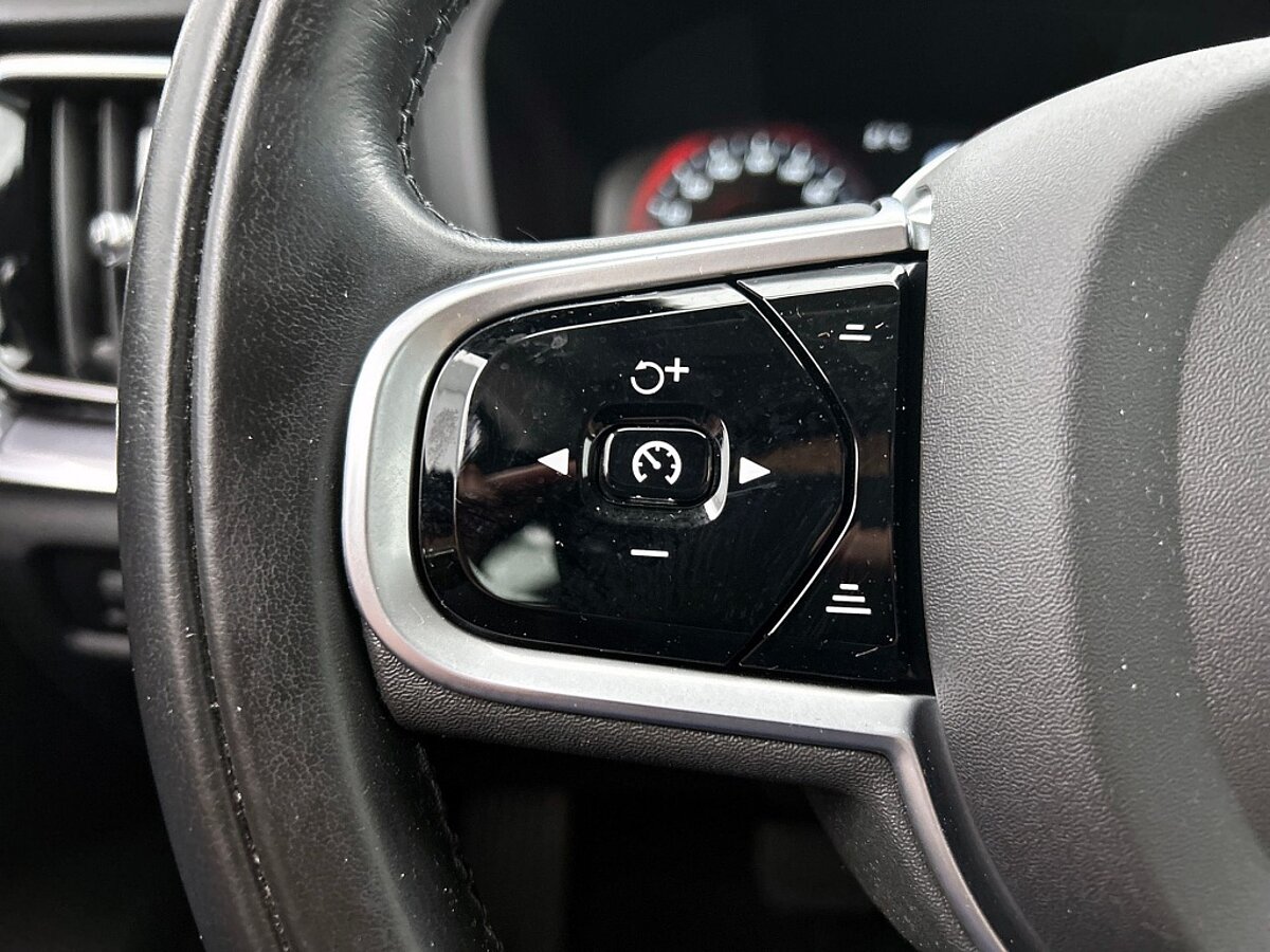 46664850 volvo v60 2 0 t5 momentum 7 02