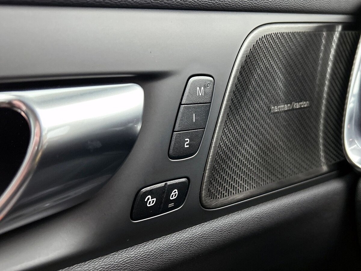 47443693 volvo v60 2 0 t6 plus dark trekhaak sport leder 360 blis pilot 77