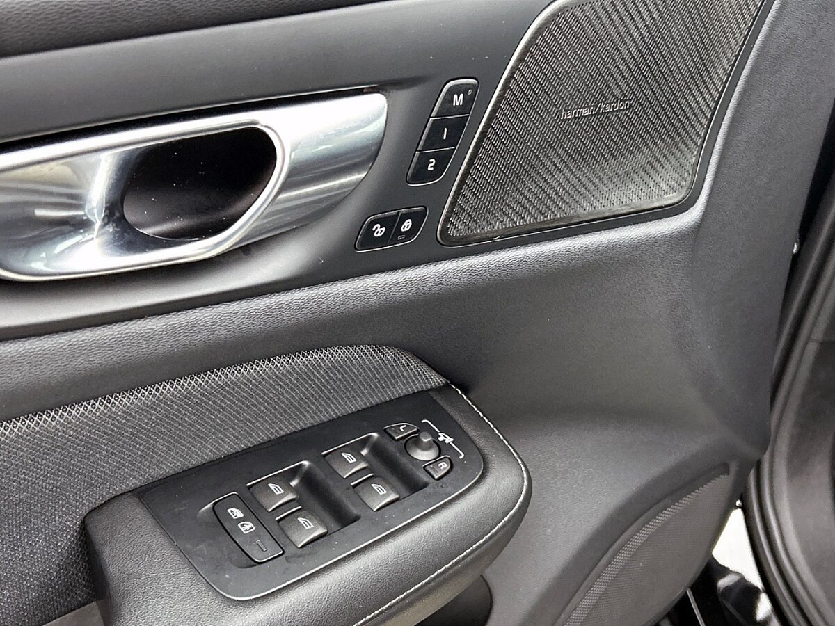 49833650 volvo v60 2 0 t6 awd plus dark trekhaak 360 camera harman kardon aud 90