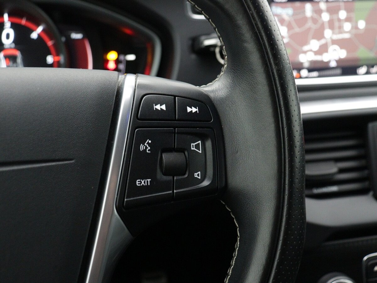 44623939 volvo v40 2 0 d3 edition 79