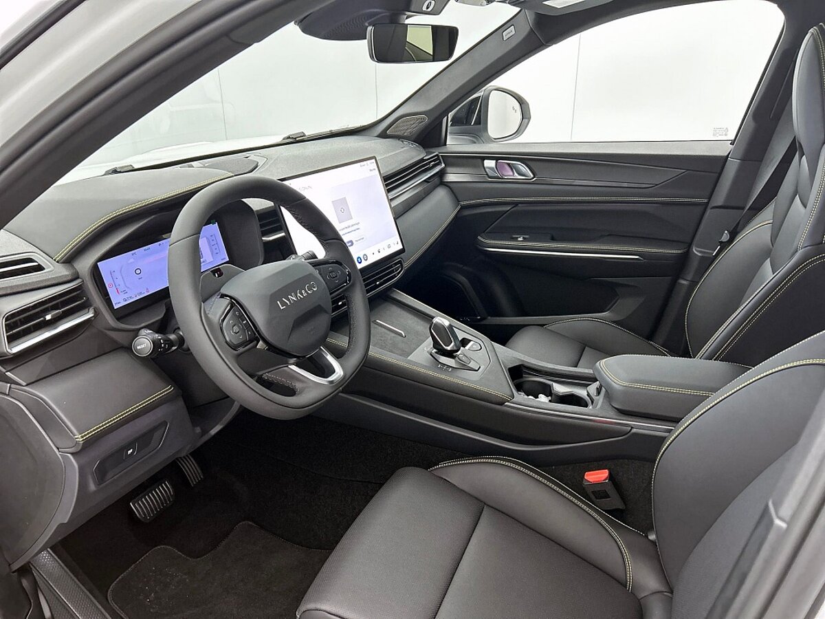 47307005 lynk co 01 1 5 more 261 pk 75km phev full option dealer demo 6 04