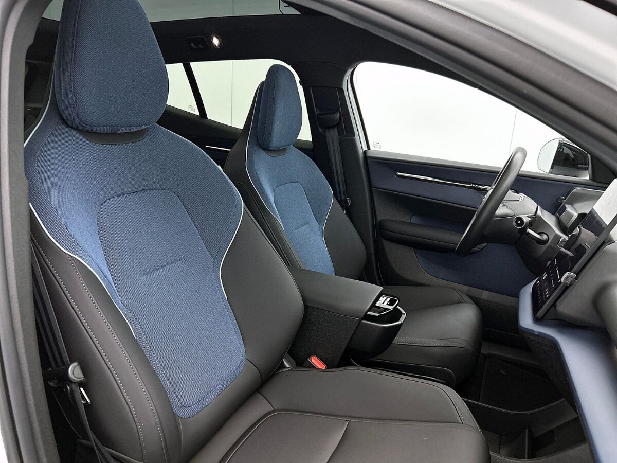 49432121 volvo ex30 single motor extended range ultra 69 kwh 24