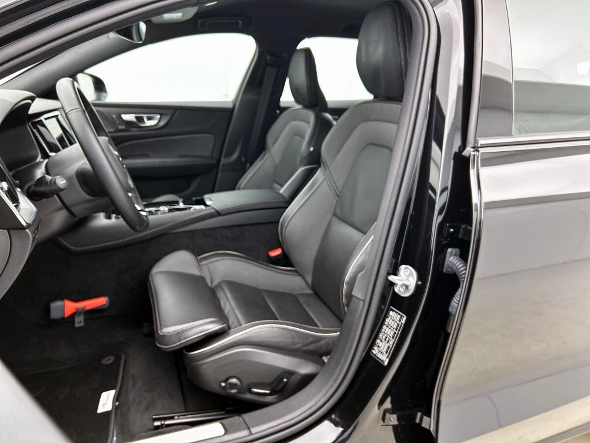 49833650 volvo v60 2 0 t6 awd plus dark trekhaak 360 camera harman kardon aud 61