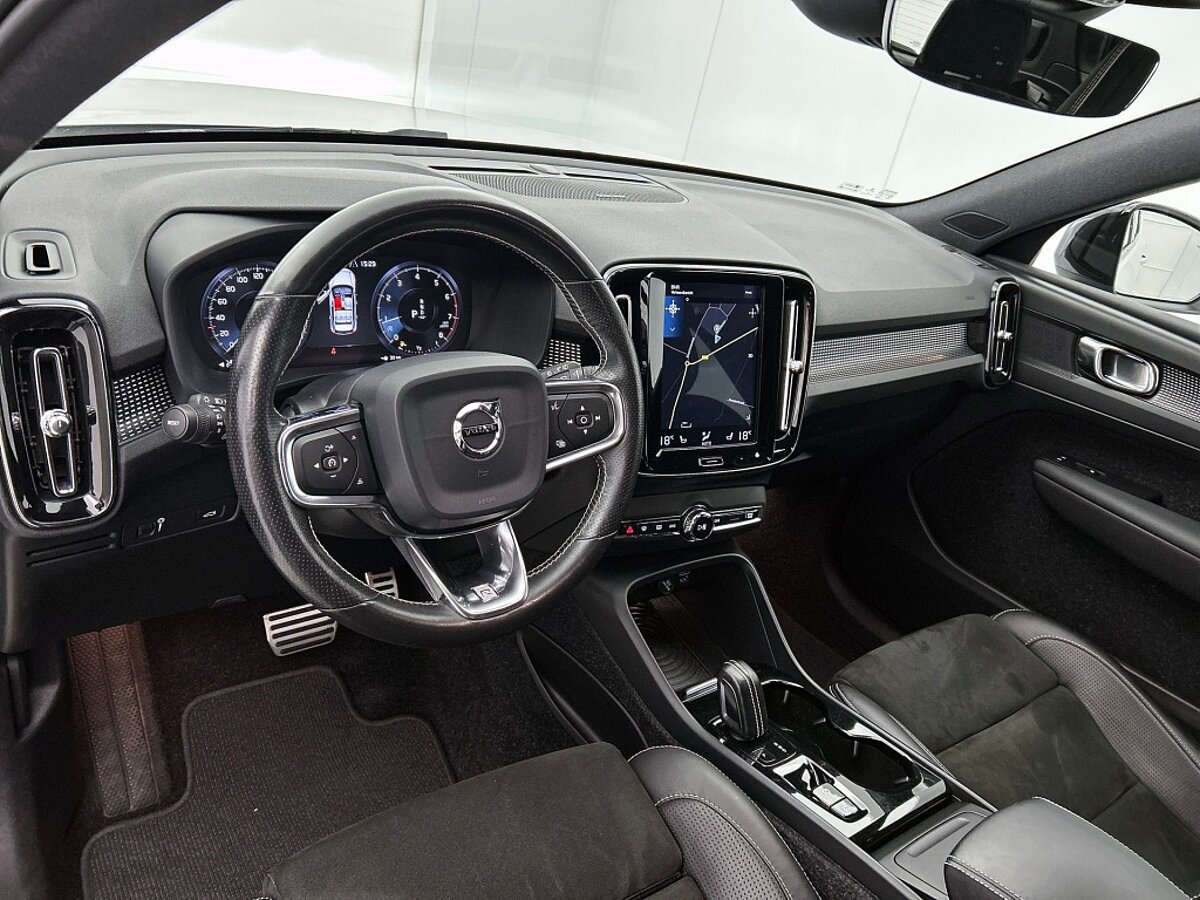46668342 volvo xc40 2 0 t5 awd r design intro edition 43