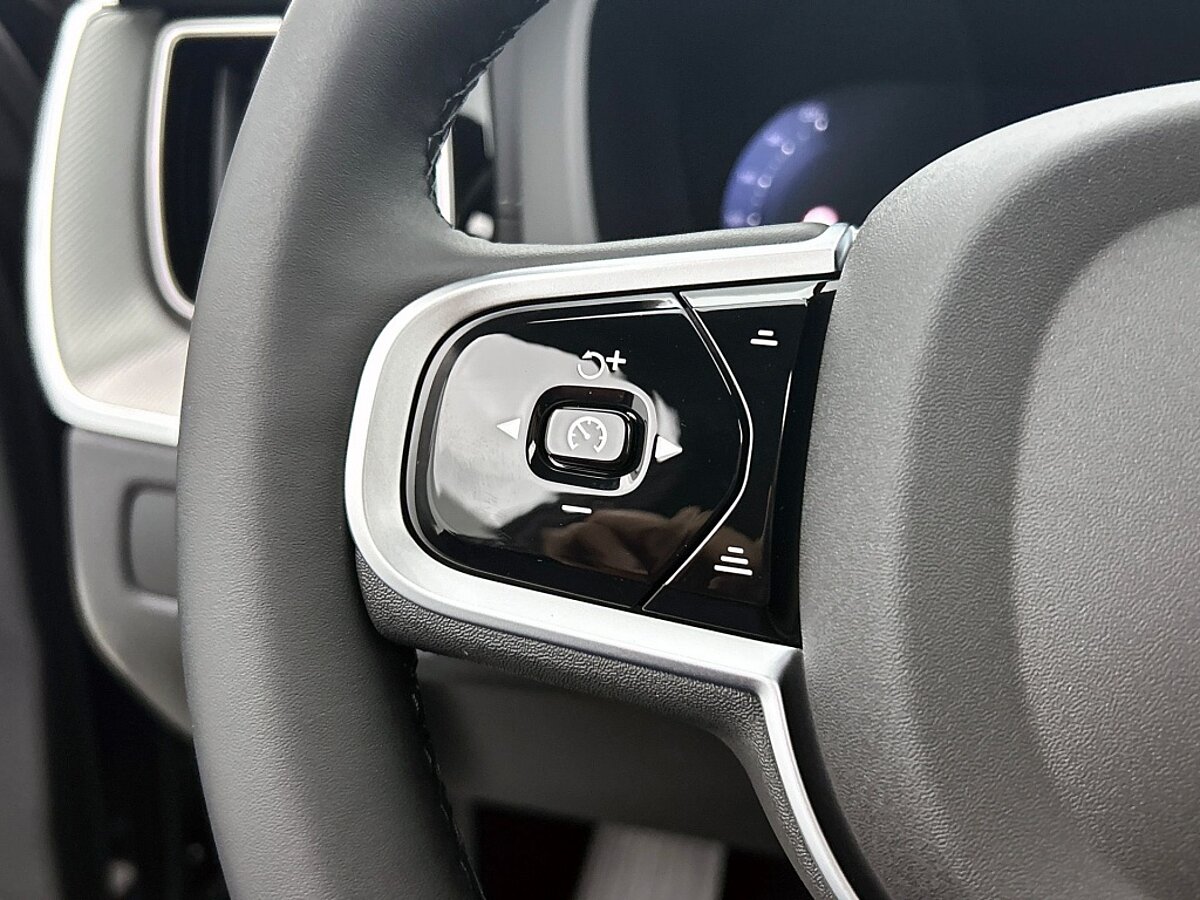 49129007 volvo xc60 2 0 t6 awd ultra black edition 7 01