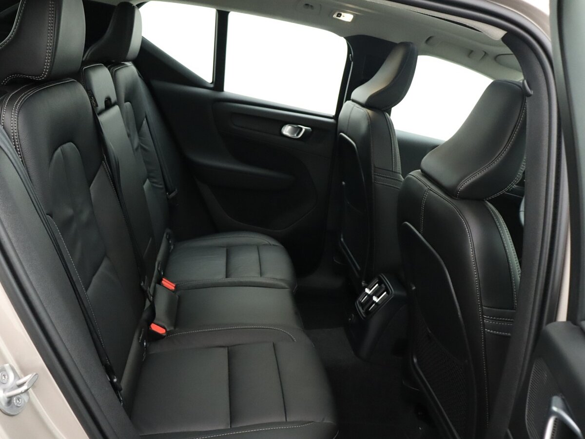 36079808 volvo xc40 1 5 t5 recharge ultimate bright 34
