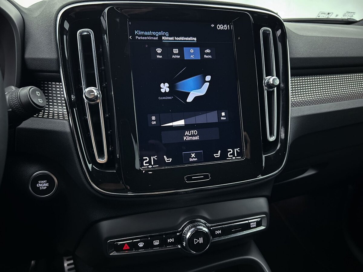45077468 volvo xc40 1 5 t4 r design climate pack camera nubuck 48
