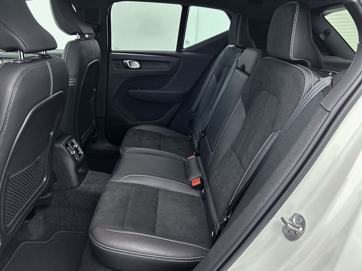 45493404 volvo xc40 1 5 t4 recharge r design panoramadak 03