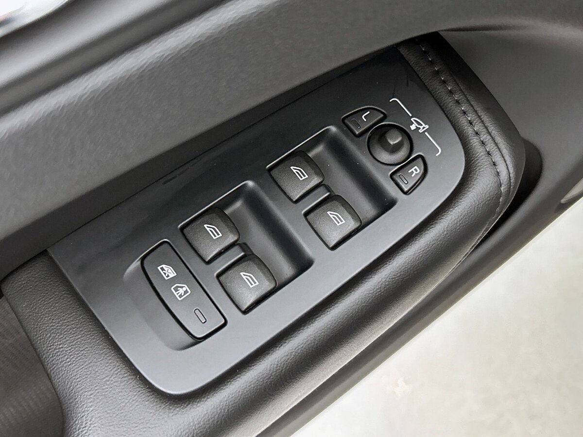 46893522 volvo xc60 2 0 t6 awd ultra dark trekhaak leder panorama dak 03