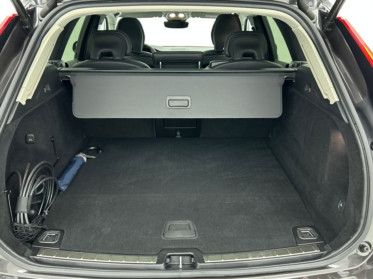 48575818 volvo xc60 2 0 t6 plug in hybrid awd inscription expression d70d17