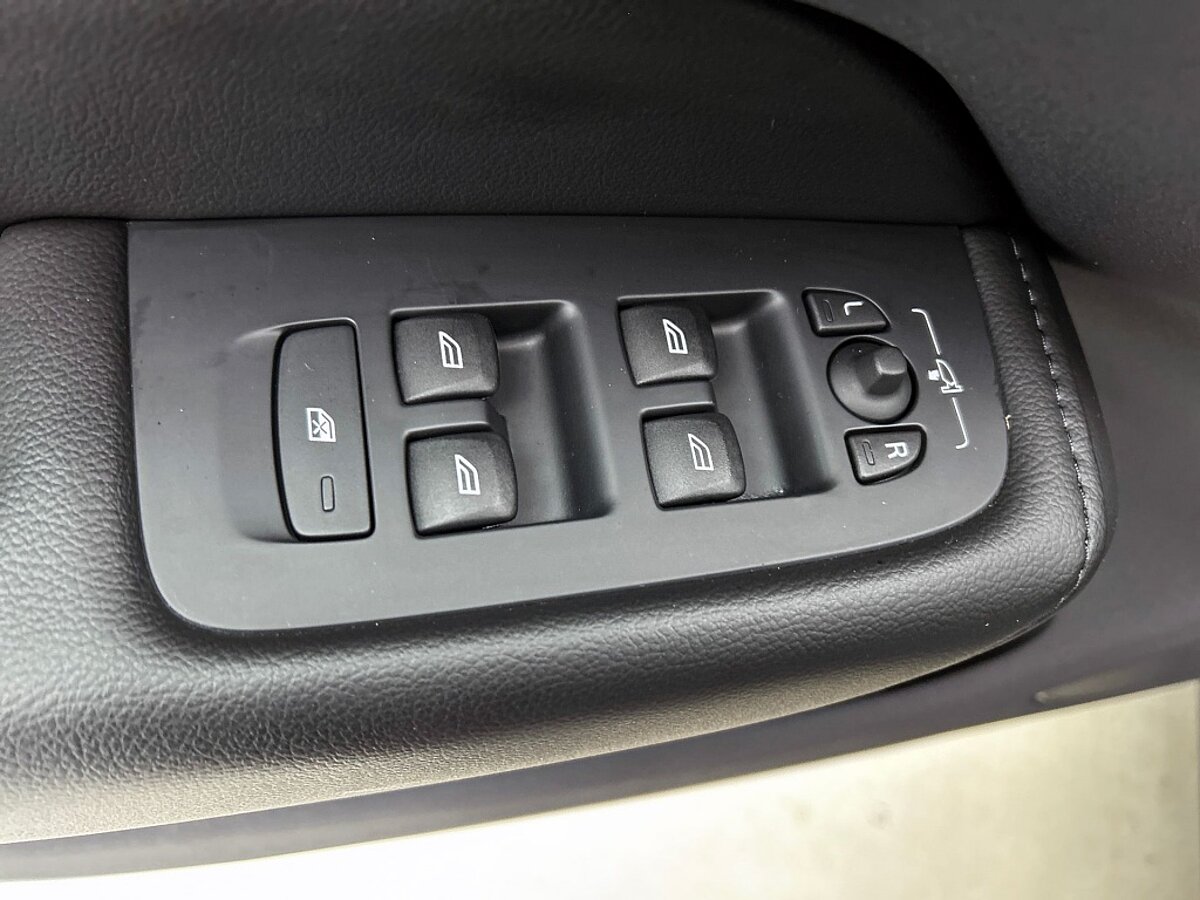 49424857 volvo xc60 2 0 t6 plug in hybrid awd inscription 85