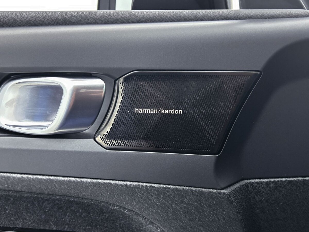 44714624 volvo xc40 recharge p8 awd r design 81