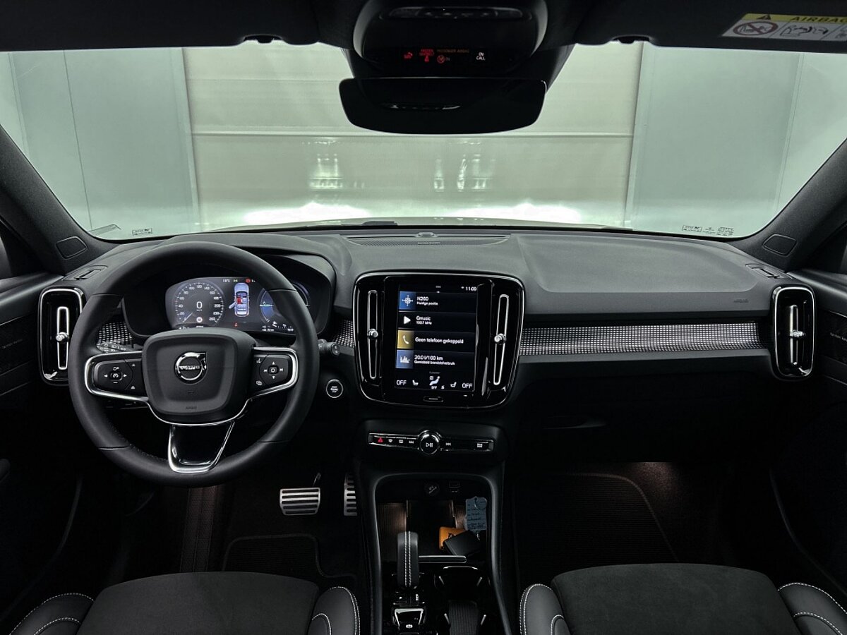 45429924 volvo xc40 1 5 t5 recharge r design 7 01