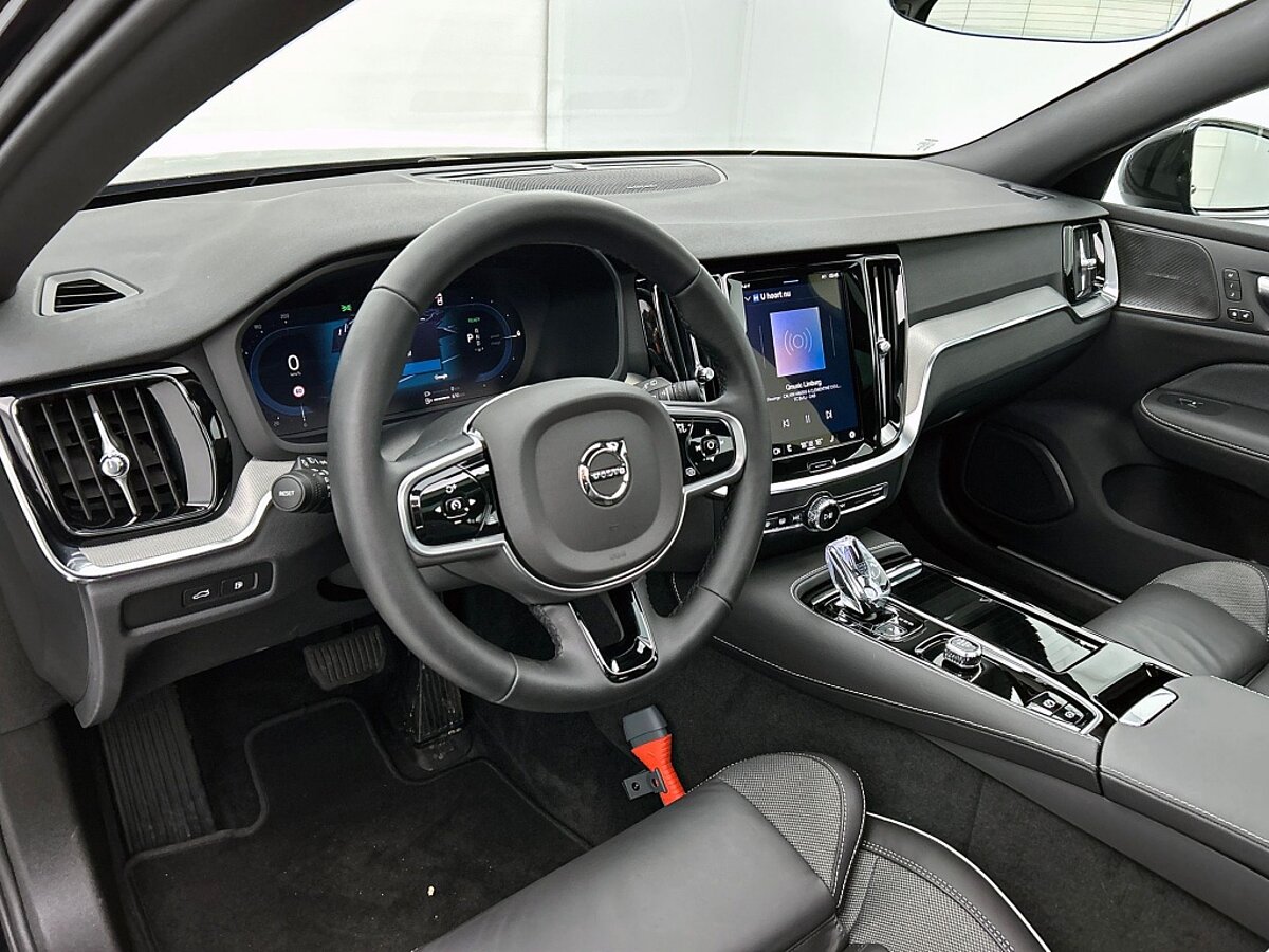 47895954 volvo v60 2 0 t6 black edition panorama dak 360 trekhaak sportled 71