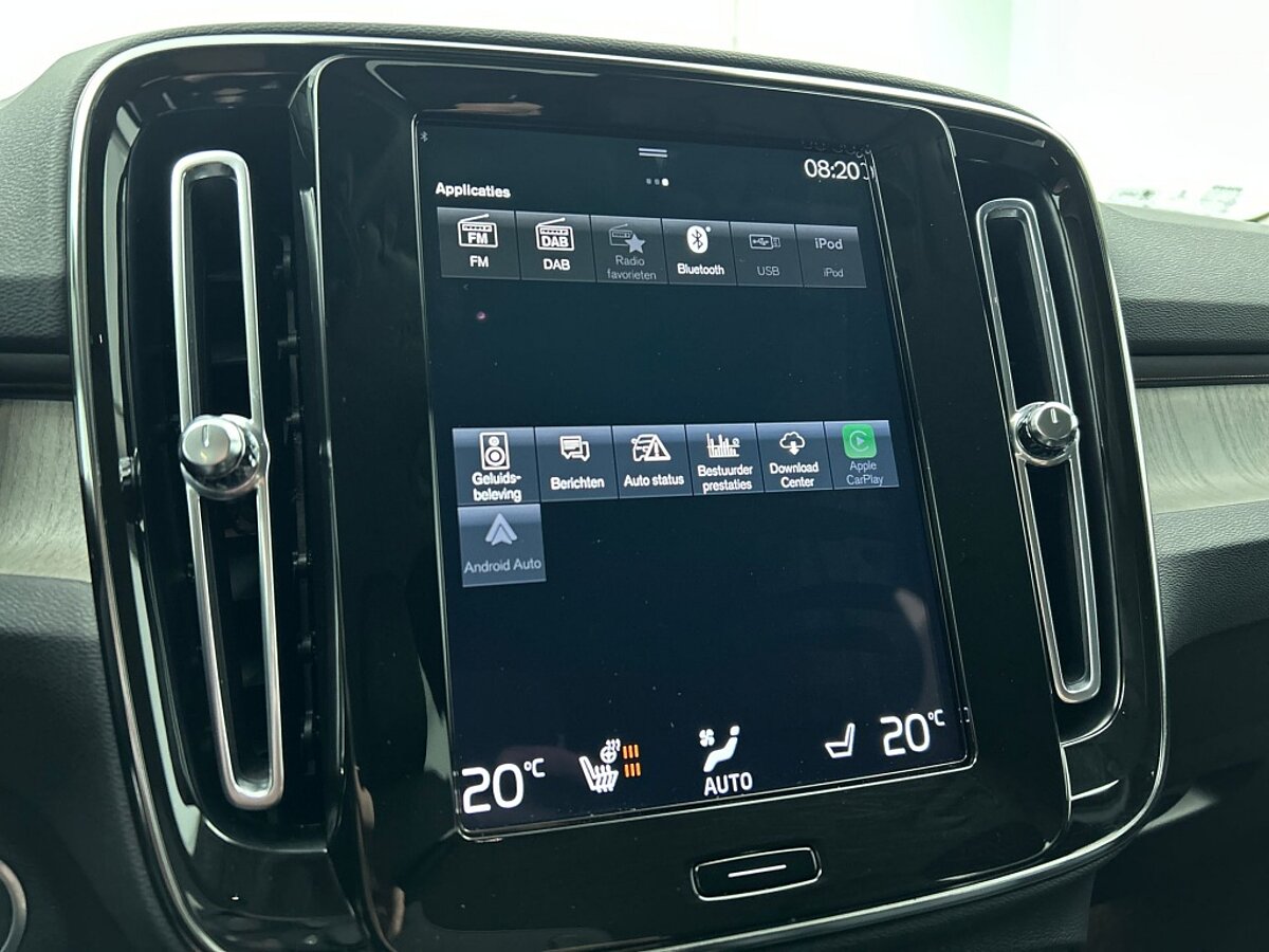 49484370 volvo xc40 1 5 t4 inscription h k getint glas pilot assist leder 01