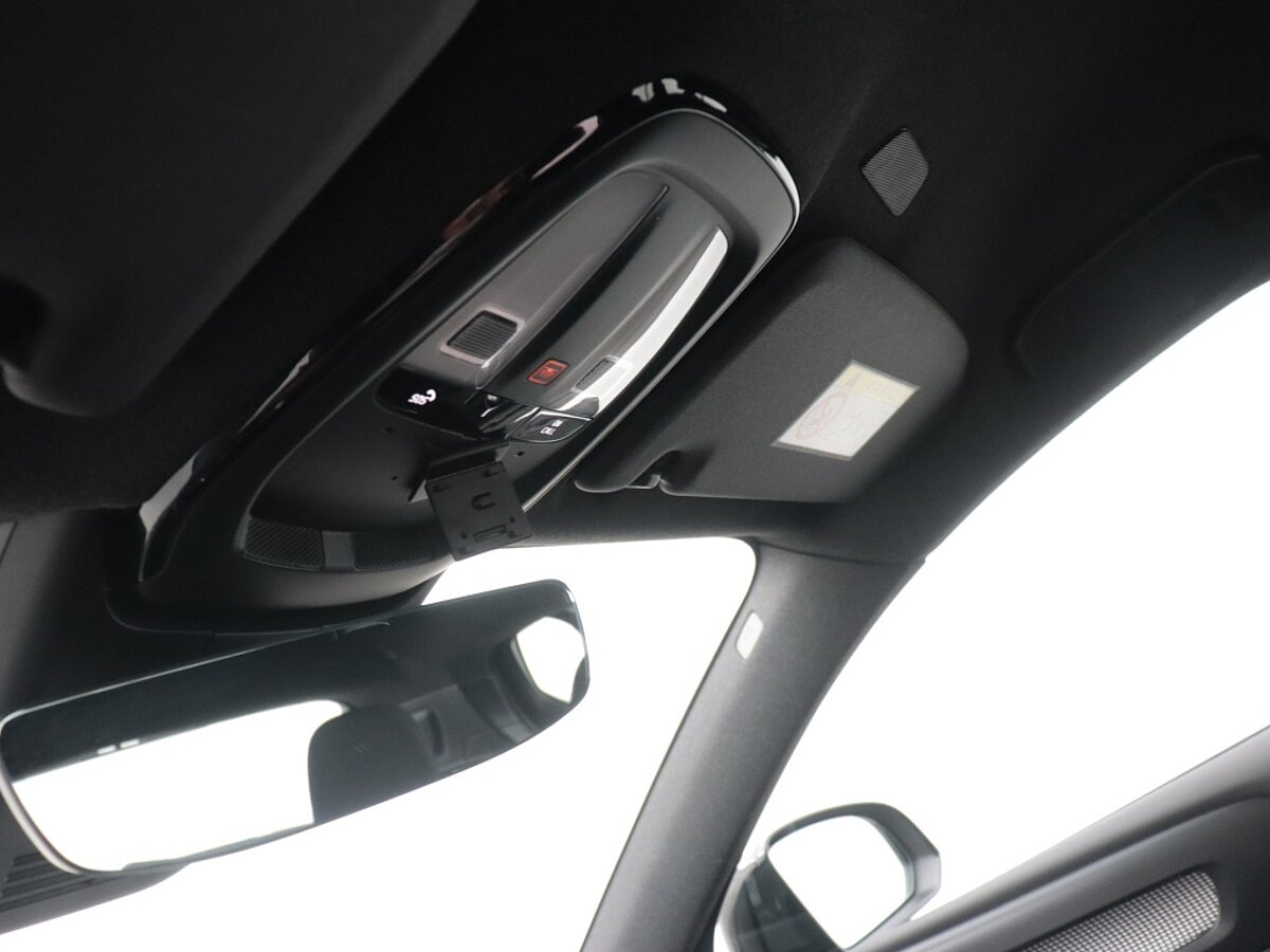 43889575 volvo xc40 recharge core stoelverwarming camera all season 45
