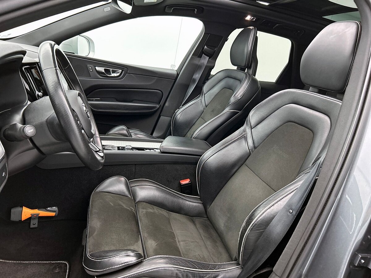 47013591 volvo xc60 2 0 t5 awd r design 0cf243