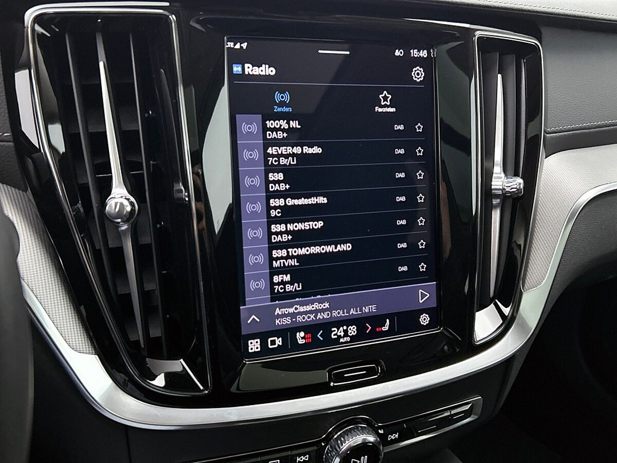 49250153 volvo v60 2 0 t8 awd ultra dark trekhaak panorama dak leder 7 02