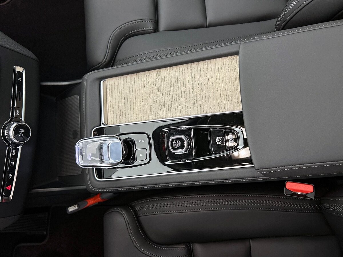 47542004 volvo xc90 xc90 t8 awd ultra dark luchtvering trekhaak 79
