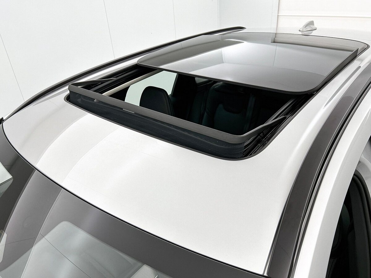 49717398 volvo xc60 2 0 t6 awd plus dark trekhaak 360a camera panoramadak 88