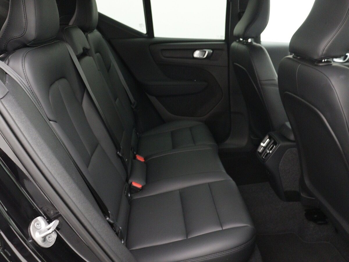 43888100 volvo xc40 2 0 b3 essential 63483c