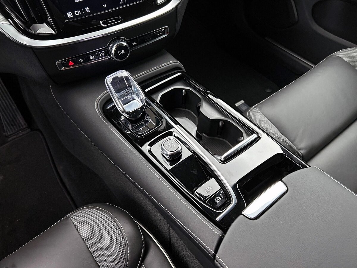47540135 volvo v60 2 0 t6 awd plus dark trekhaak sportstoelen 39