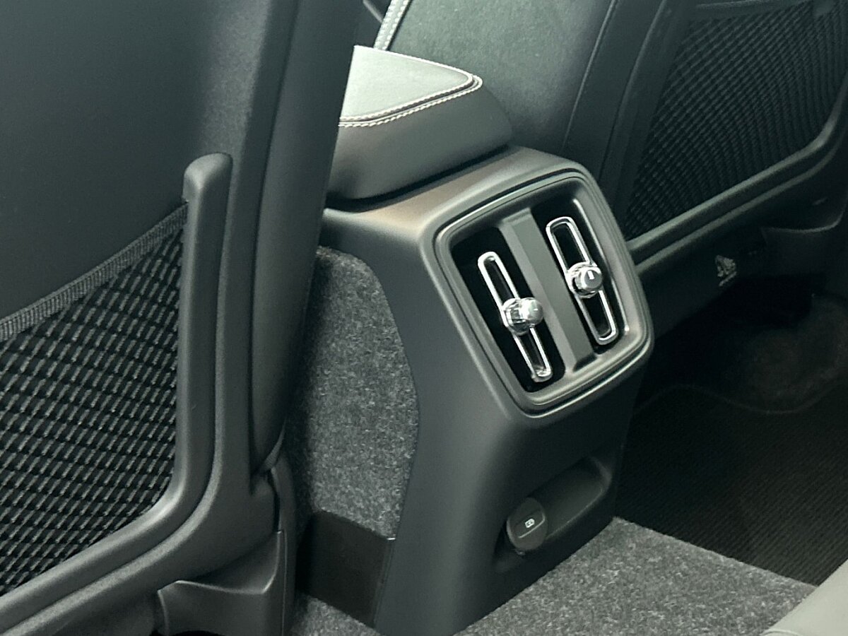 46688063 volvo c40 extended range plus 82 kwh trekhaak extra getint glas 48