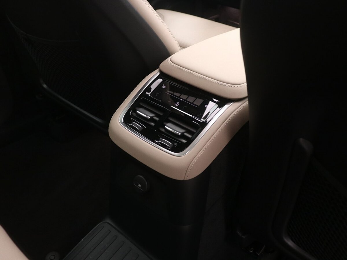 47021368 volvo xc90 t8 plug in awd ultra dark luchtvering trekhaak massagestoe f30c10
