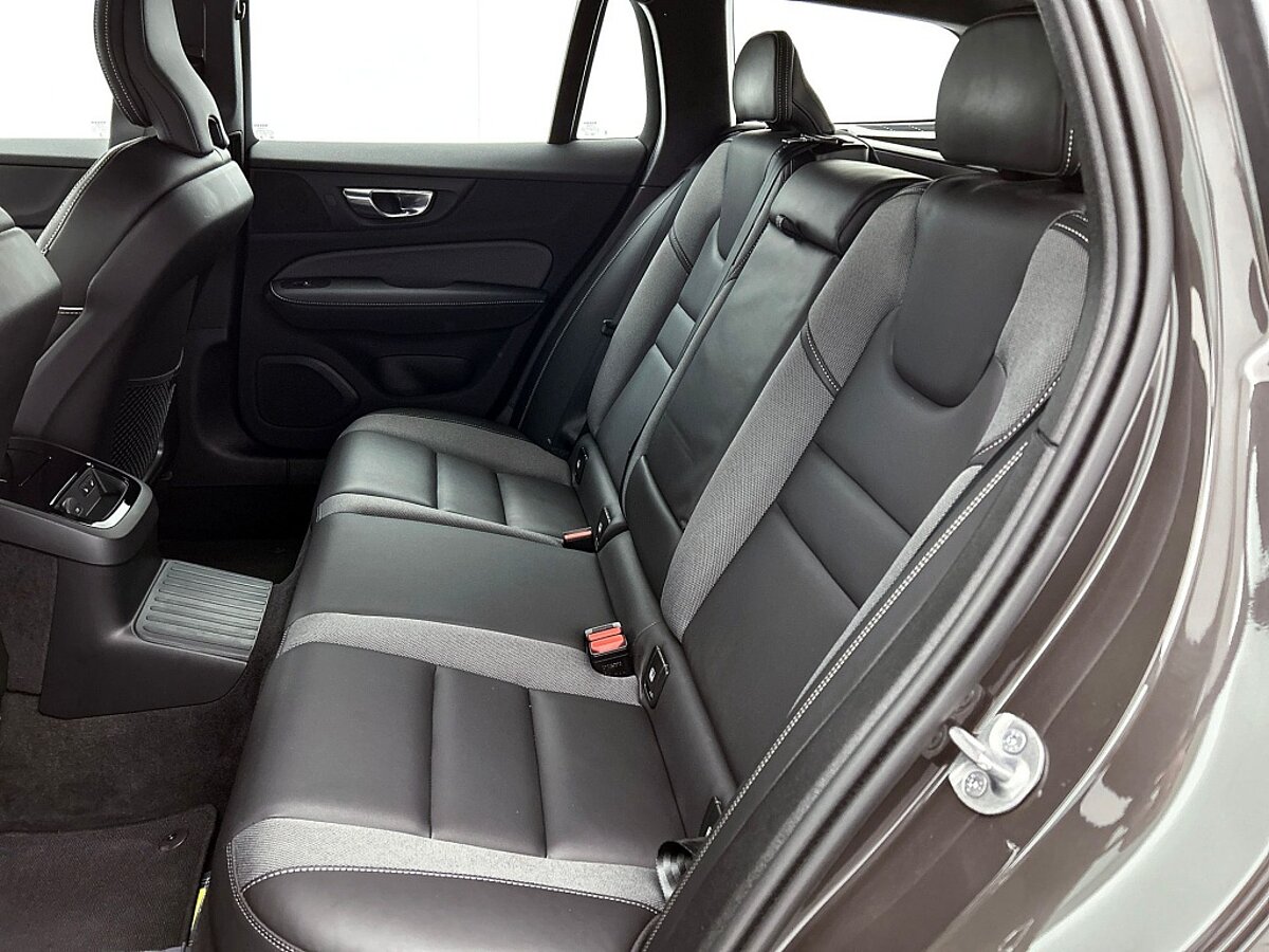 47633975 volvo v60 2 0 t6 plus dark trekhaak sport leder 360 blis pilot 60