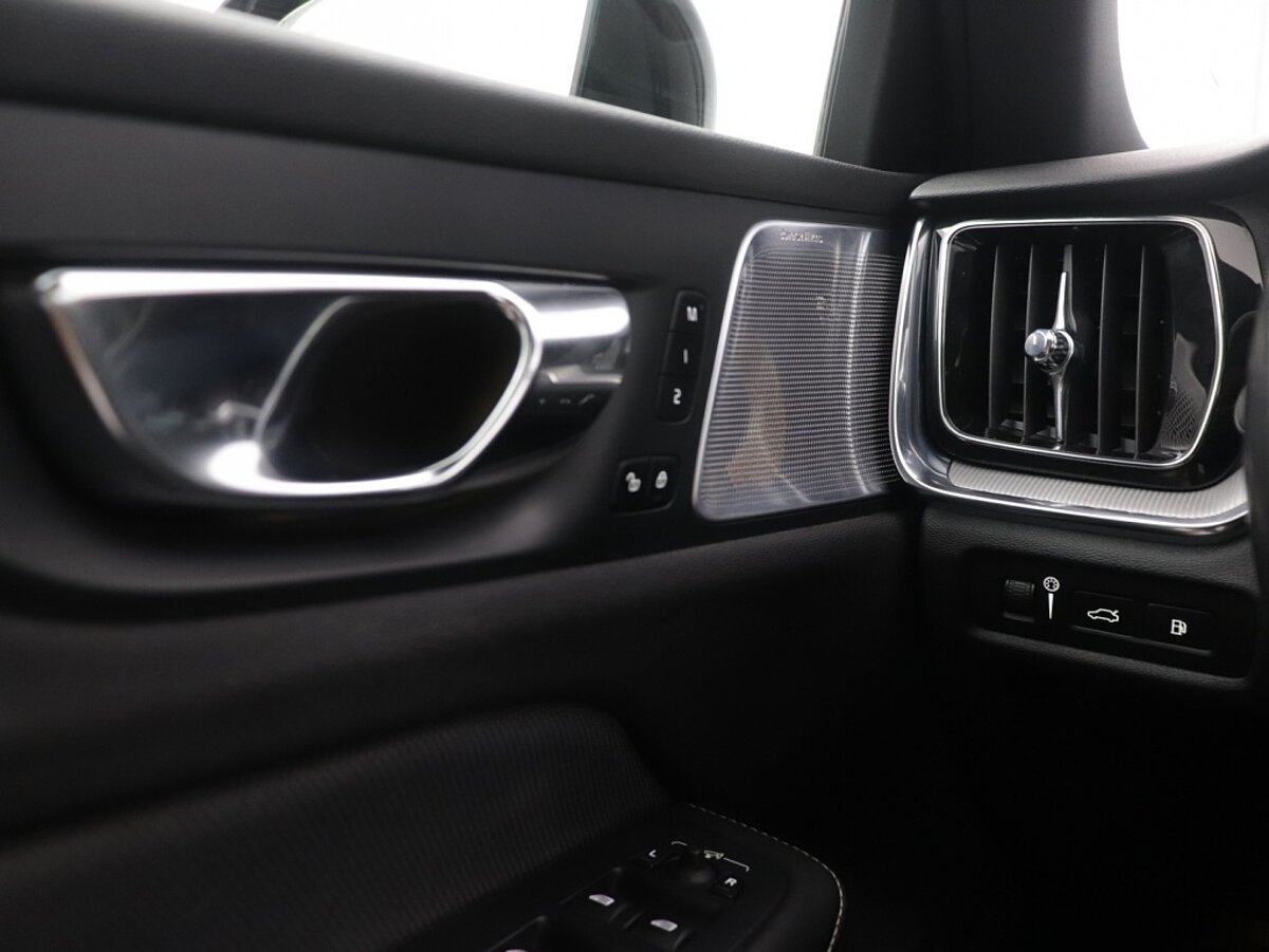 34771975 volvo v60 2 0 t8 recharge awd r design 20