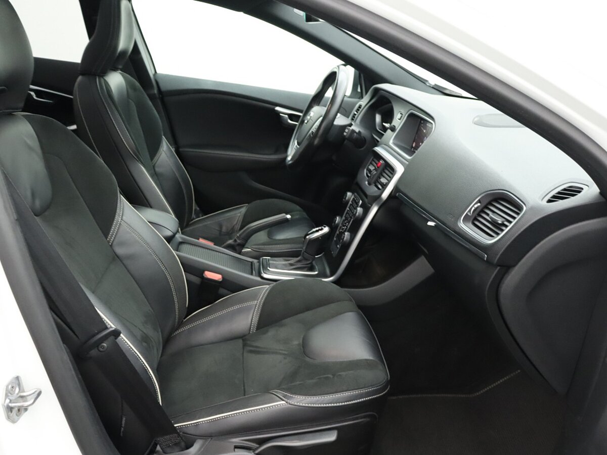 36012027 volvo v40 1 5 t3 polar sport 84