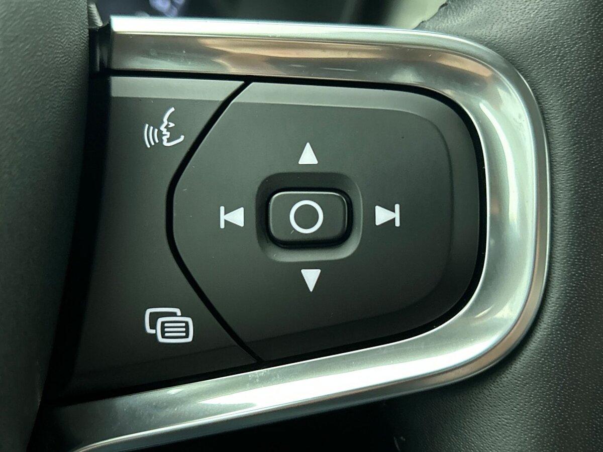 44458767 volvo xc40 1 5 t4 recharge r design expression trekhaak 68