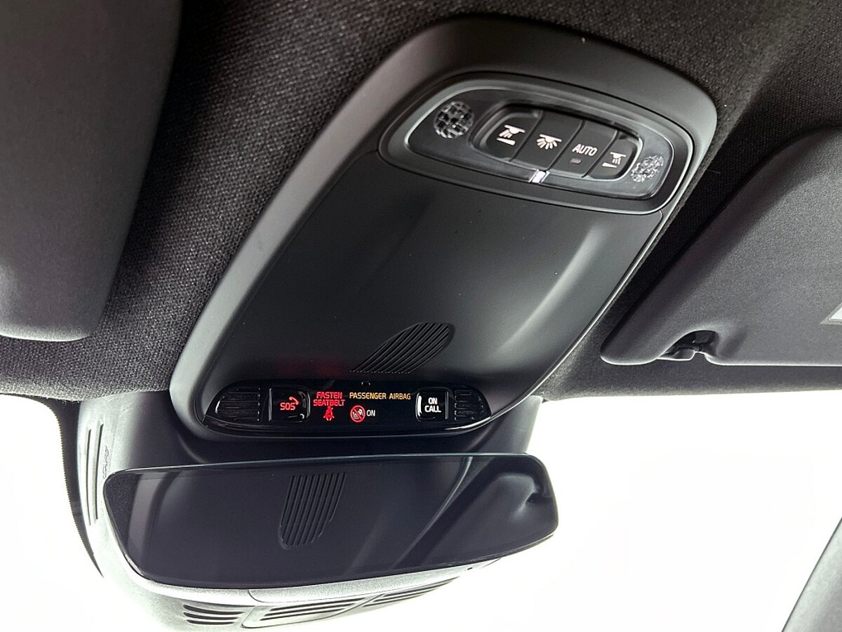 46990970 volvo xc40 1 5 t4 recharge r design 10