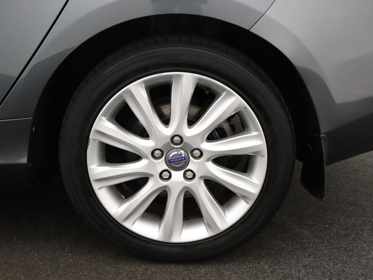 34316555 volvo v40 1 6 t4 momentum 46