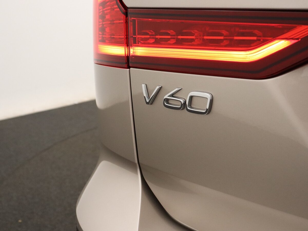 35173088 volvo v60 2 0 b4 plus dark 44